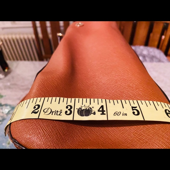 Michael kors hobos color brown good condition - Picture 6 of 8